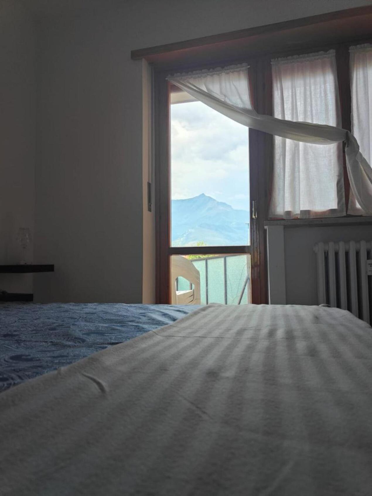 شقة Casa Con Terrazzo E Vista Chiomonte المظهر الخارجي الصورة
